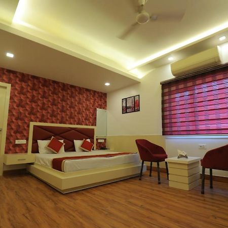 آغْرا Hotel Sahib'S Red Carpet - The Family & Corporate Hotel المظهر الخارجي الصورة