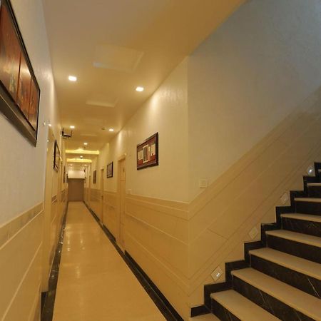 آغْرا Hotel Sahib'S Red Carpet - The Family & Corporate Hotel المظهر الخارجي الصورة