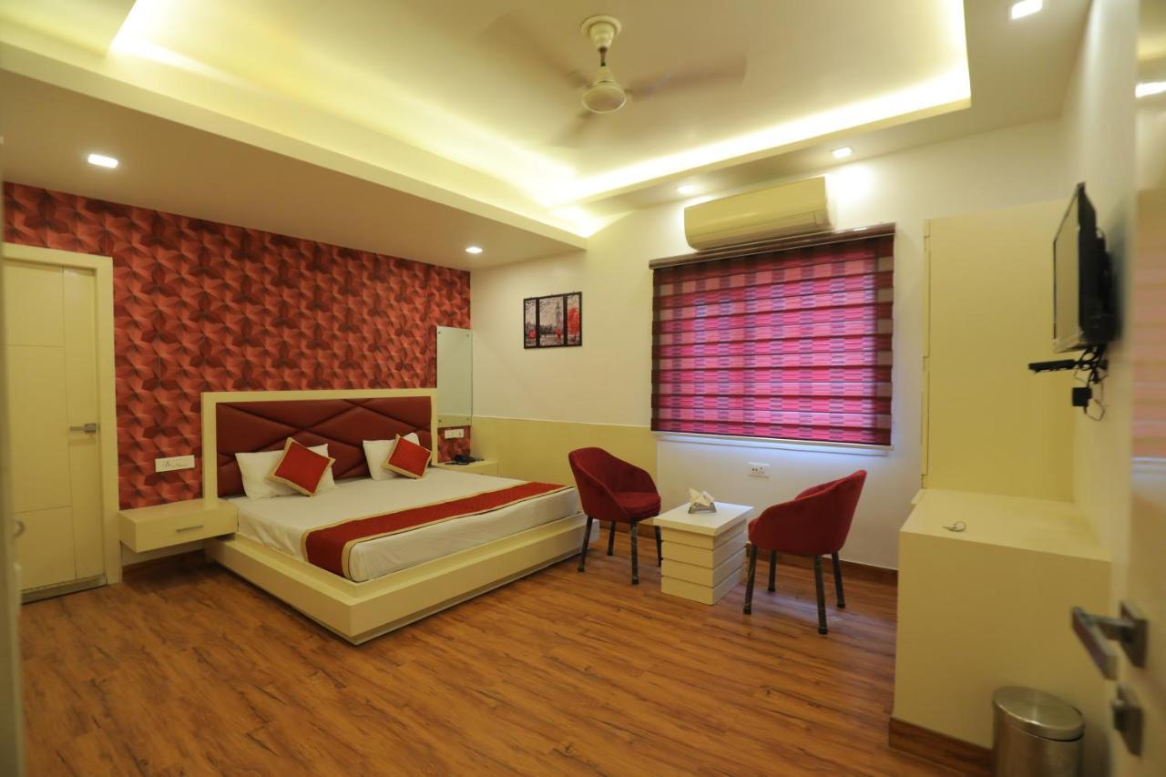 آغْرا Hotel Sahib'S Red Carpet - The Family & Corporate Hotel المظهر الخارجي الصورة