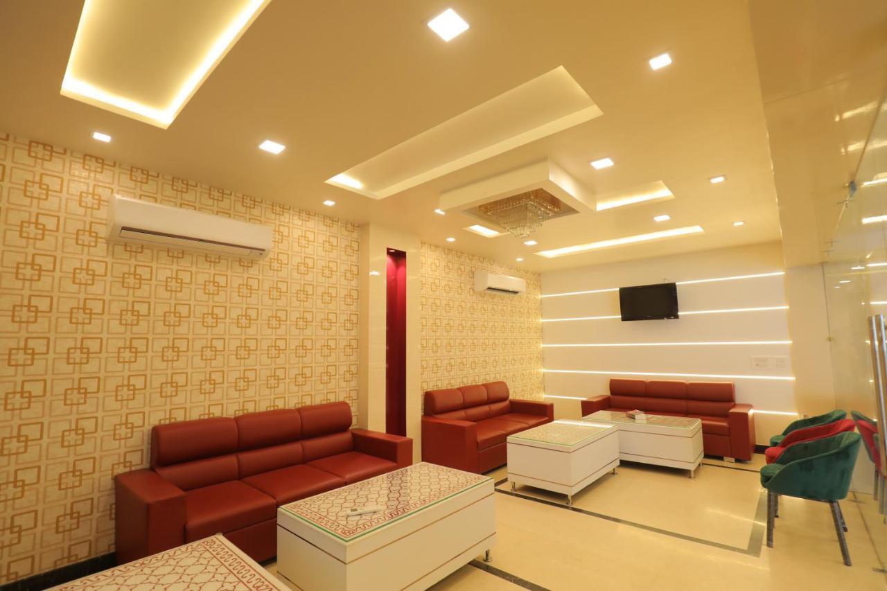 آغْرا Hotel Sahib'S Red Carpet - The Family & Corporate Hotel المظهر الخارجي الصورة