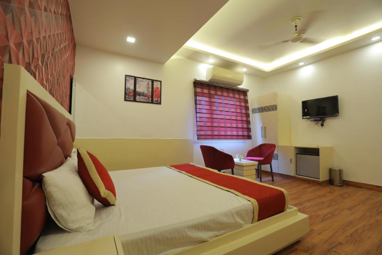آغْرا Hotel Sahib'S Red Carpet - The Family & Corporate Hotel المظهر الخارجي الصورة