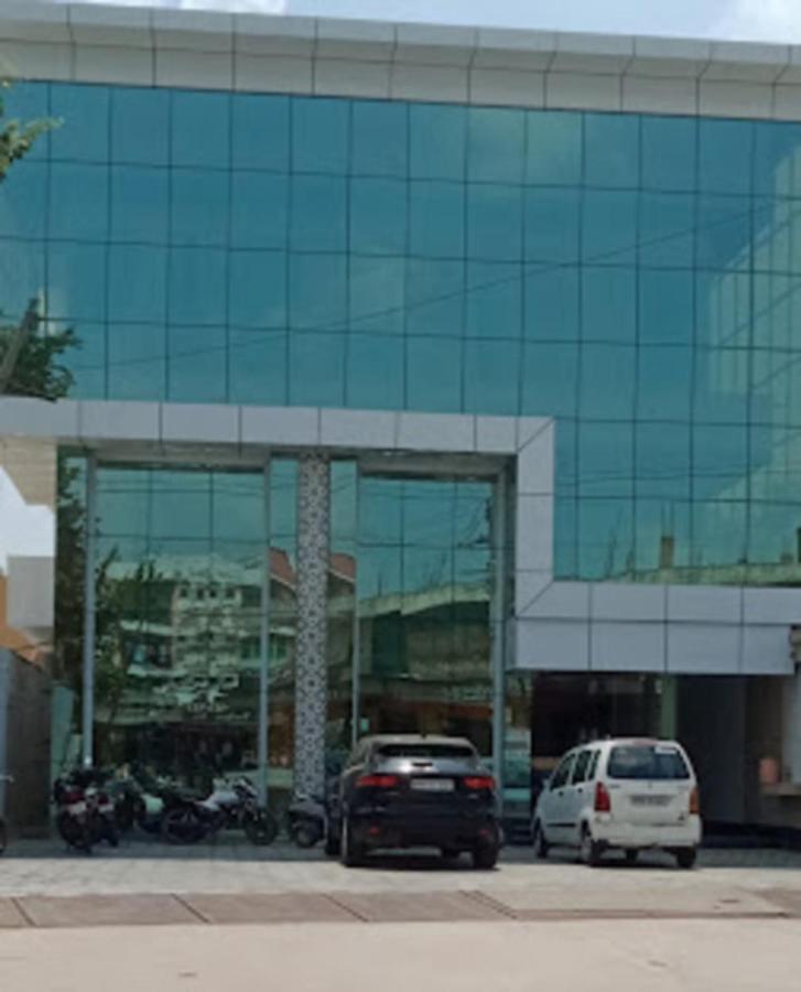 آغْرا Hotel Sahib'S Red Carpet - The Family & Corporate Hotel المظهر الخارجي الصورة