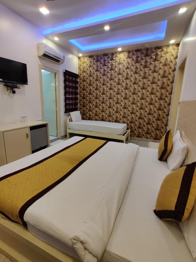 آغْرا Hotel Sahib'S Red Carpet - The Family & Corporate Hotel المظهر الخارجي الصورة