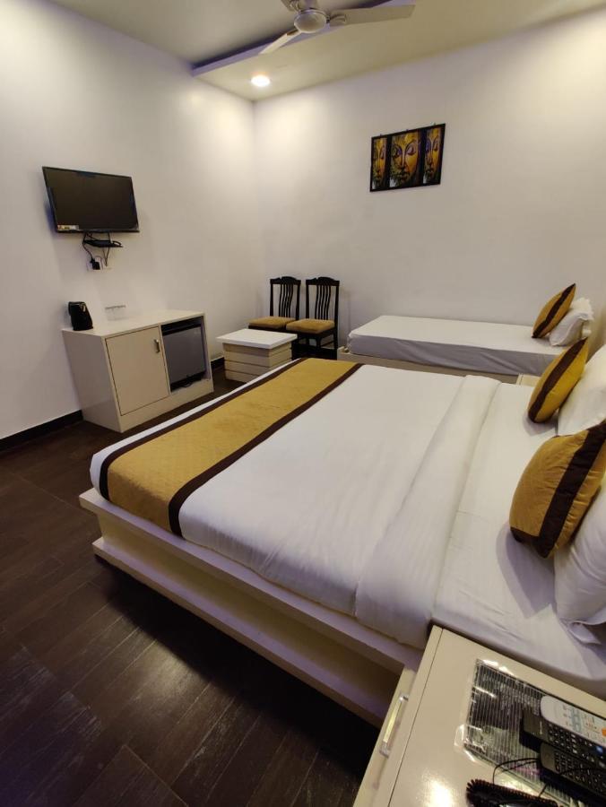 آغْرا Hotel Sahib'S Red Carpet - The Family & Corporate Hotel المظهر الخارجي الصورة