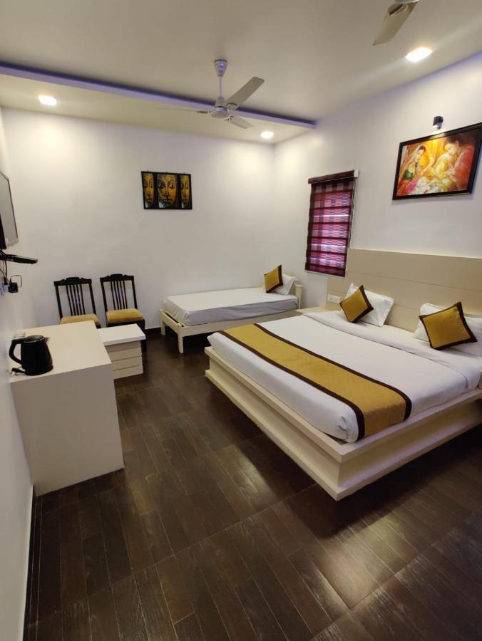 آغْرا Hotel Sahib'S Red Carpet - The Family & Corporate Hotel المظهر الخارجي الصورة