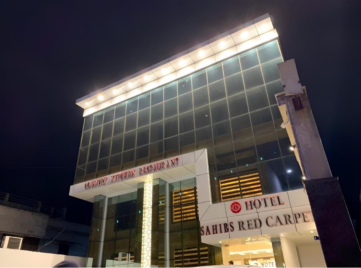 آغْرا Hotel Sahib'S Red Carpet - The Family & Corporate Hotel المظهر الخارجي الصورة