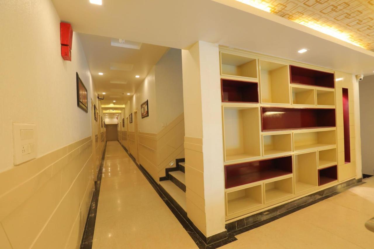 آغْرا Hotel Sahib'S Red Carpet - The Family & Corporate Hotel المظهر الخارجي الصورة