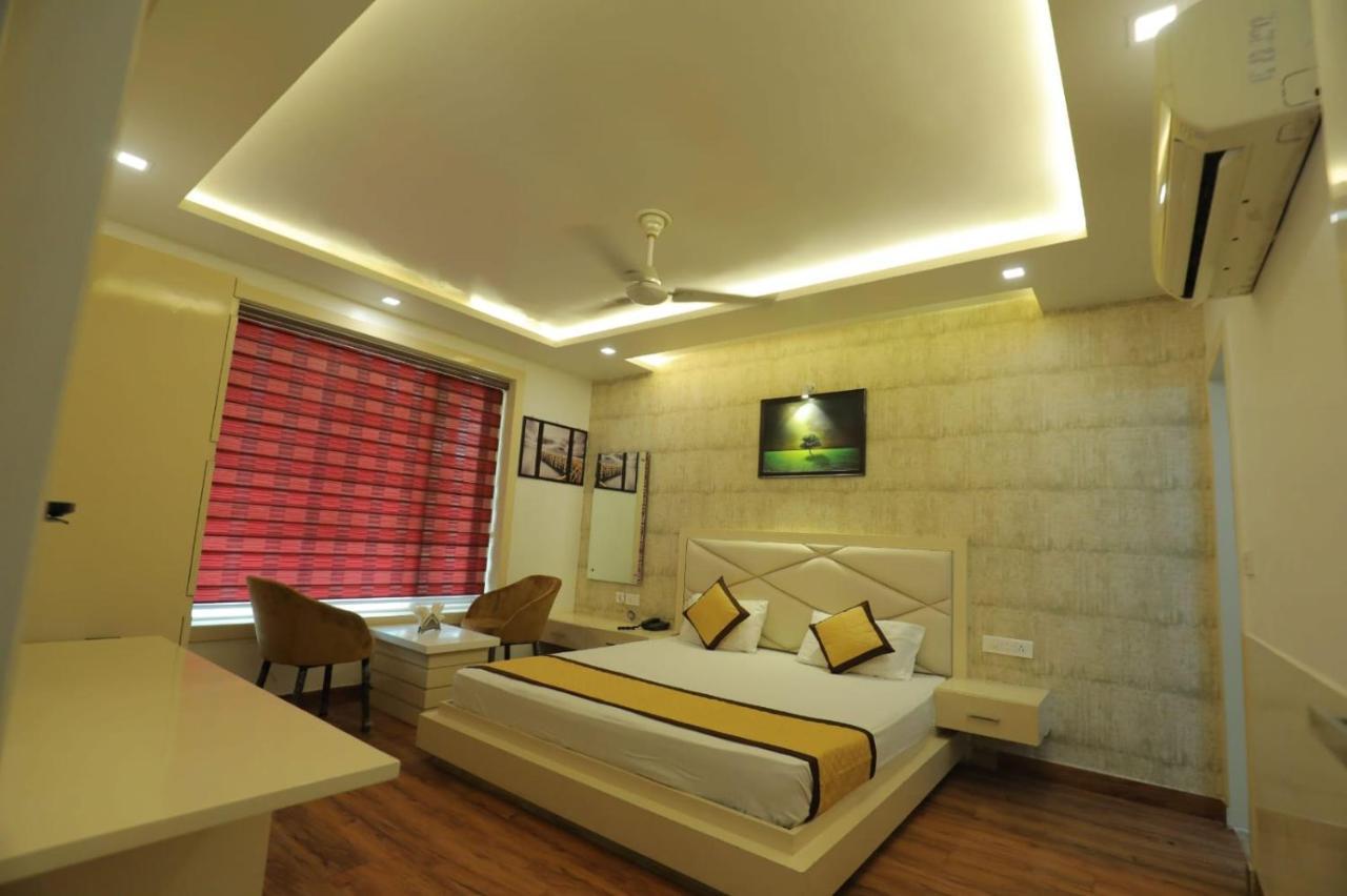 آغْرا Hotel Sahib'S Red Carpet - The Family & Corporate Hotel المظهر الخارجي الصورة