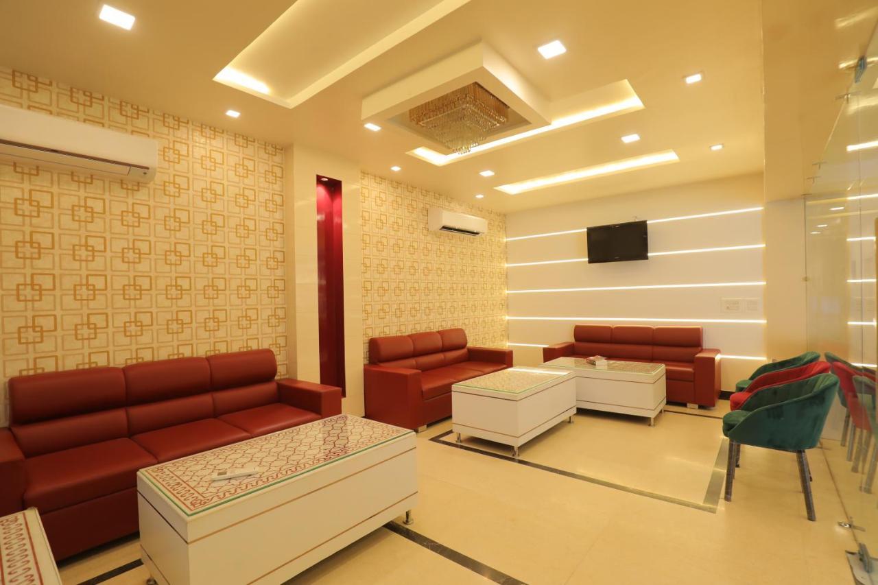 آغْرا Hotel Sahib'S Red Carpet - The Family & Corporate Hotel المظهر الخارجي الصورة