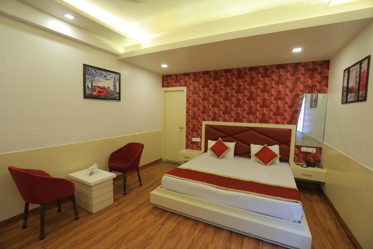 آغْرا Hotel Sahib'S Red Carpet - The Family & Corporate Hotel المظهر الخارجي الصورة